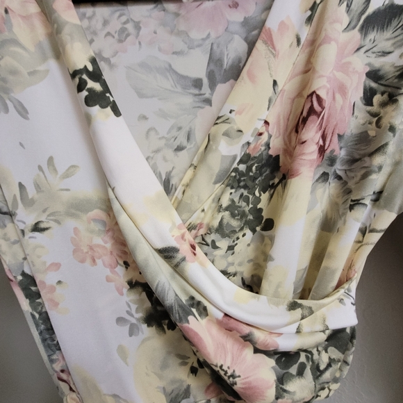 Pinkblush White Floral Wrap Maternity Maxi Dress - Picture 4 of 8